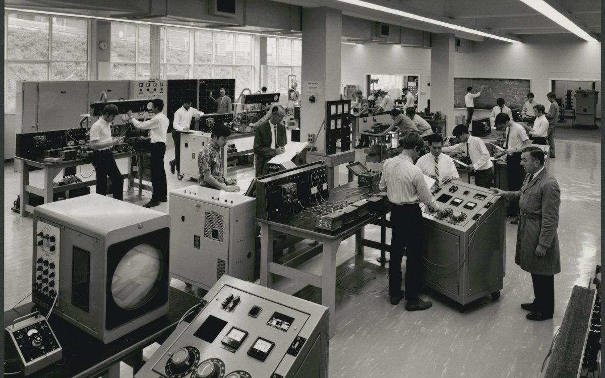 Engineering faculty, interior with students