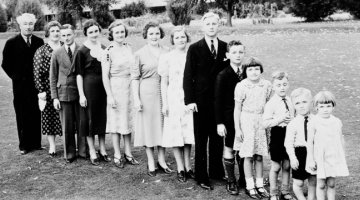 A family standing in a line from tallest to shortest